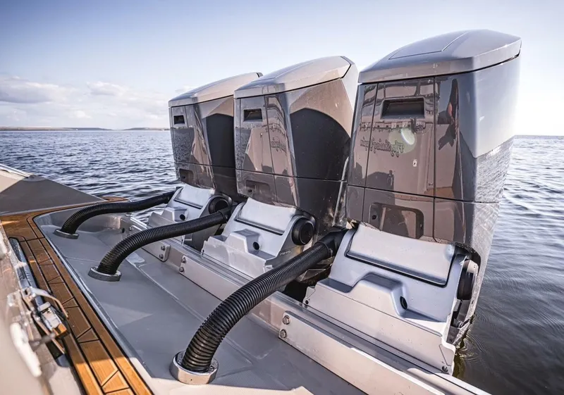 Slide: The Image of HCB 42 Lujo 2023 - 5537615