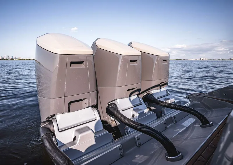 Slide: The Image of HCB 42 Lujo 2023 - 5537616