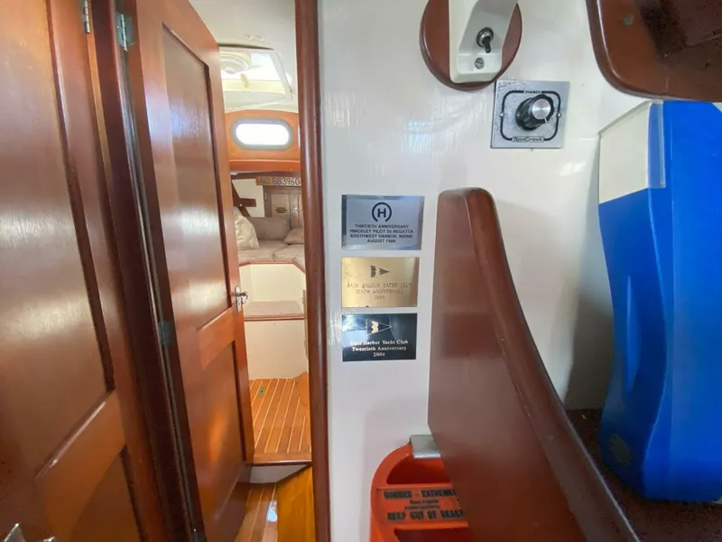 Slide: The Image of Hinckley Yachts Pilot 1964 - 5539333