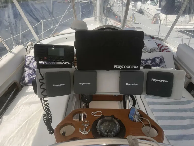 Slide: The Image of Raymarine Electronics - 5538194