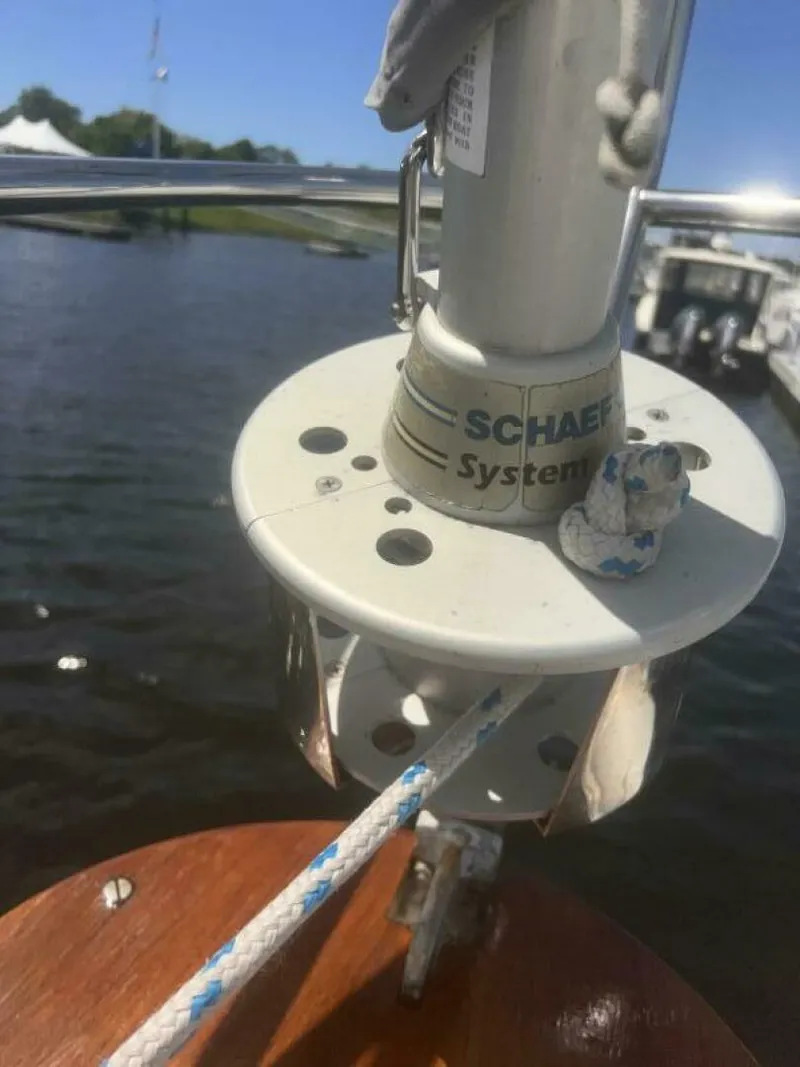 Slide: The Image of Furling Roller - 5538168