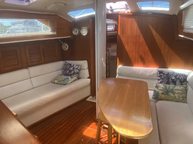 Slide: The Image of Settee & Dinette - 5538195