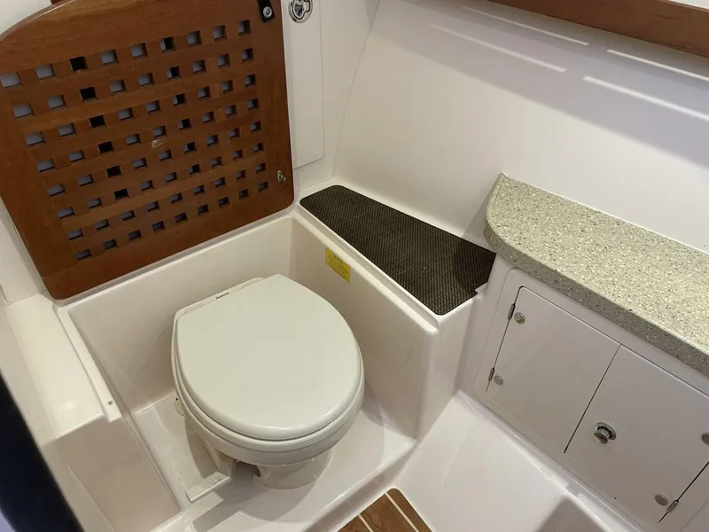 Slide: The Image of Grady-White 335 Freedom 2014 - 5539007