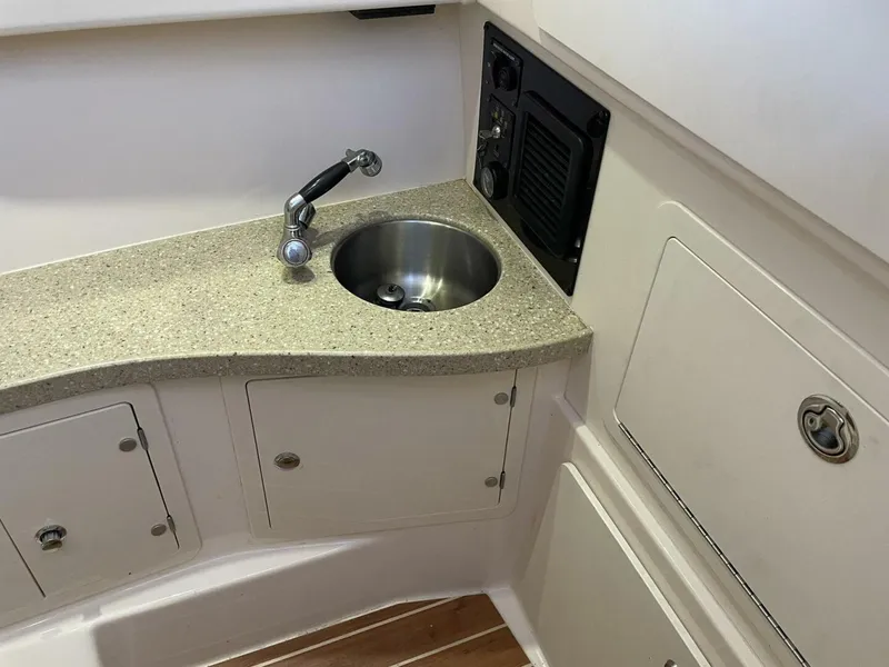 Slide: The Image of Grady-White 335 Freedom 2014 - 5539008