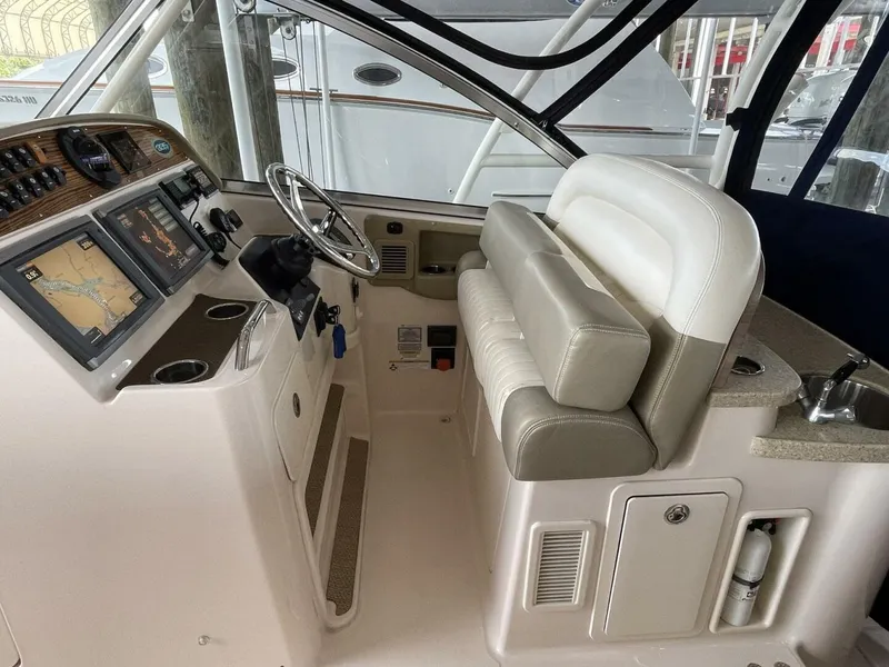 Slide: The Image of Grady-White 335 Freedom 2014 - 5539009