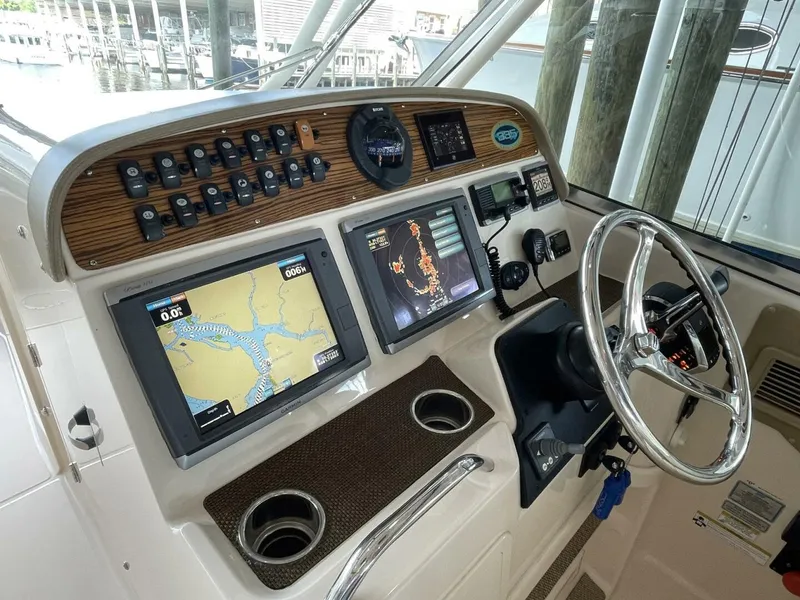 Slide: The Image of Grady-White 335 Freedom 2014 - 5539010