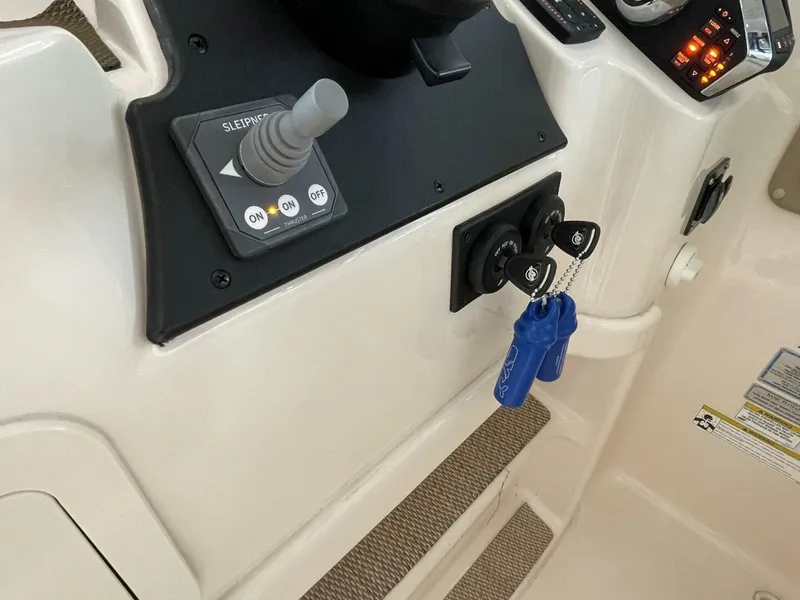 Slide: The Image of Grady-White 335 Freedom 2014 - 5539013