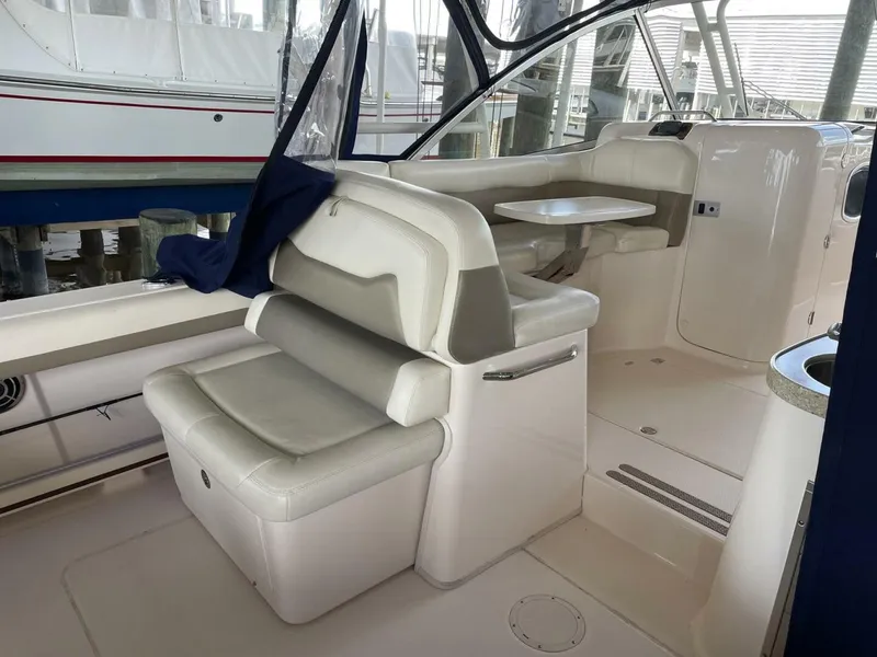 Slide: The Image of Grady-White 335 Freedom 2014 - 5539018