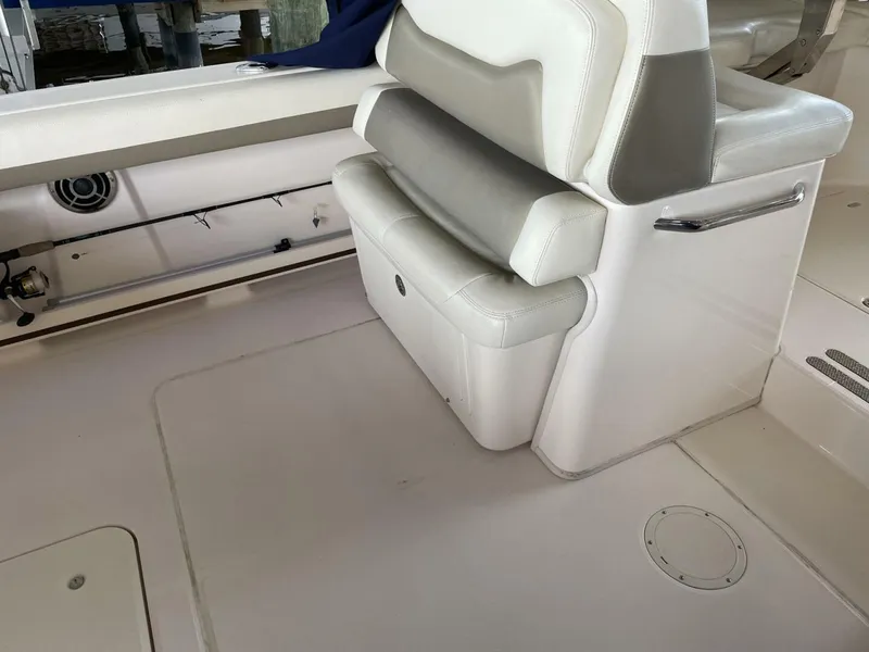 Slide: The Image of Grady-White 335 Freedom 2014 - 5539020