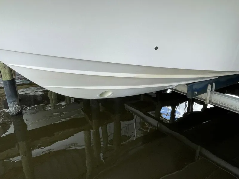 Slide: The Image of Grady-White 335 Freedom 2014 - 5539029