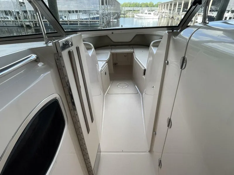 Slide: The Image of Grady-White 335 Freedom 2014 - 5538997