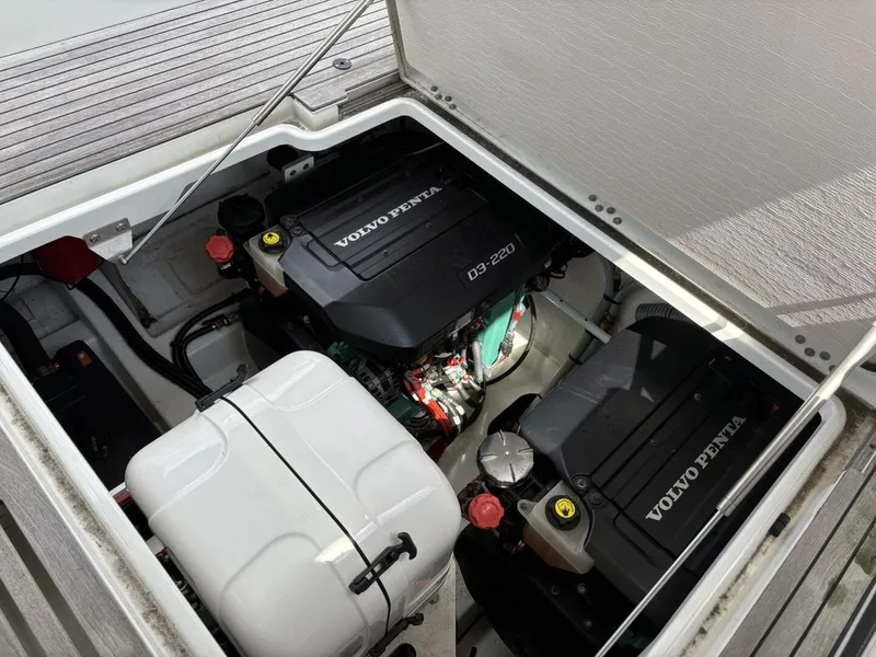 Slide: The Image of Jeanneau NC33 2019 - 5539688