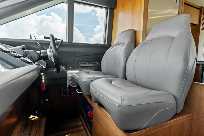 Slide: The Image of 2015 Princess F60 - Helm - 5540798