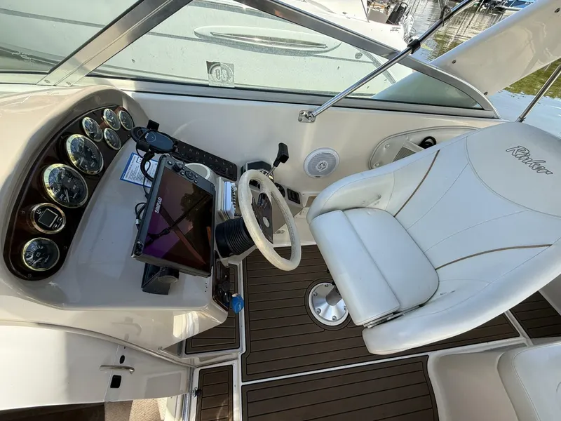 Slide: The Image of Rinker 270 Fiesta Vee 2000 - 5540392