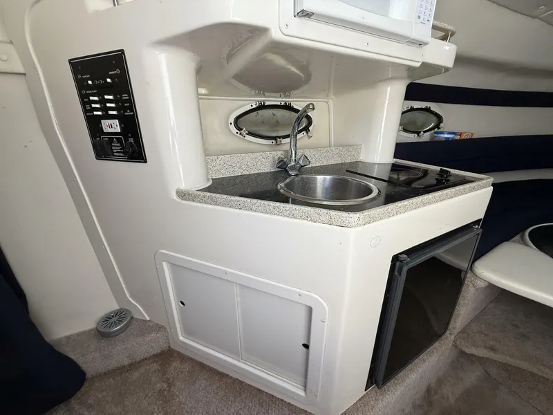 Slide: The Image of Rinker 270 Fiesta Vee 2000 - 5540385