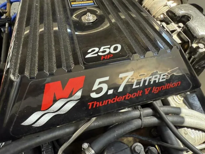 Slide: The Image of Rinker 270 Fiesta Vee 2000 - 5540401