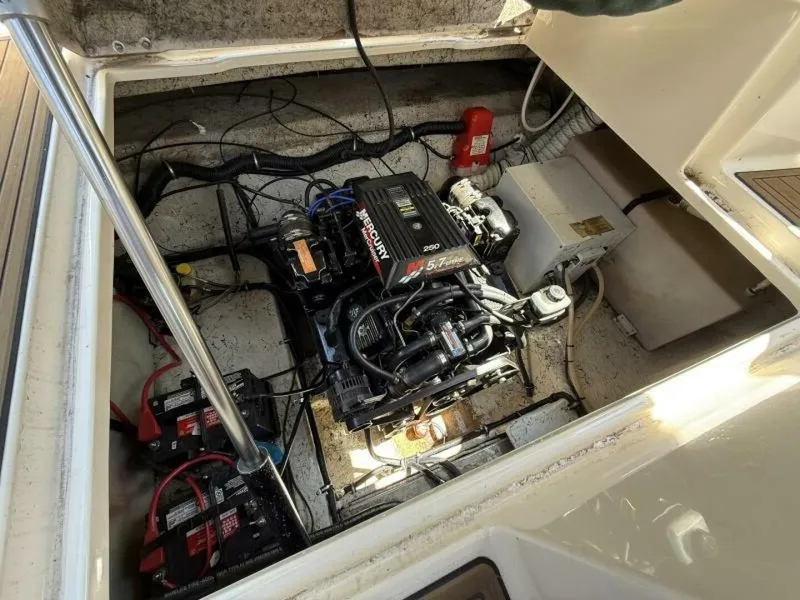 Slide: The Image of Rinker 270 Fiesta Vee 2000 - 5540402