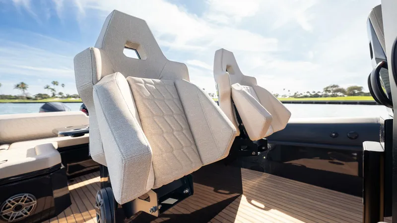 Slide: The Image of Skipper darkgrey/macadima 2025 - 5540735