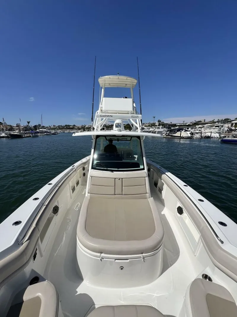 Slide: The Image of 2018 Boston Whaler 38 Outrage - M22 - 5595159
