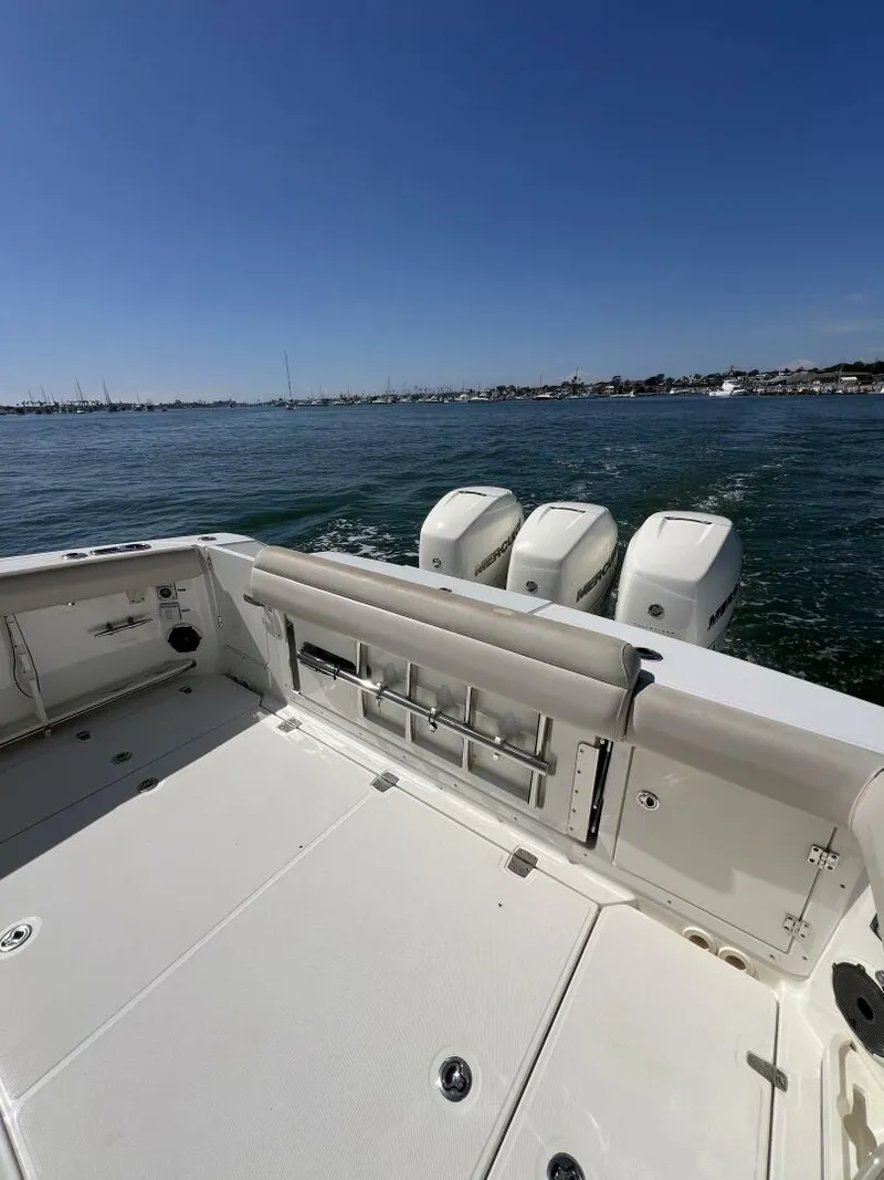 Slide: The Image of 2018 Boston Whaler 38 Outrage - M22 - 5595163