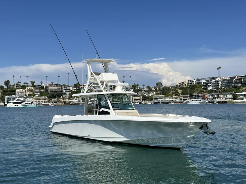 Slide: The Image of 2018 Boston Whaler 38 Outrage - M22 - 5595167