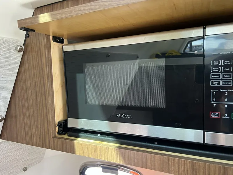 Slide: The Image of 2018 Boston Whaler 38 Outrage - M22 - 5595140