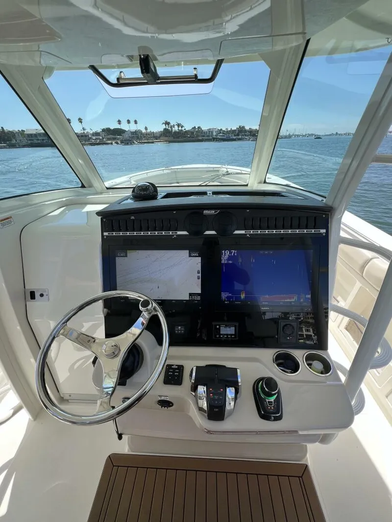 Slide: The Image of 2018 Boston Whaler 38 Outrage - M22 - 5595145