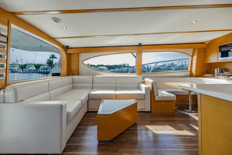 Slide: The Image of Hatteras GT63 2015 - 5807876