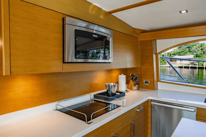 Slide: The Image of Hatteras GT63 2015 - 5807899