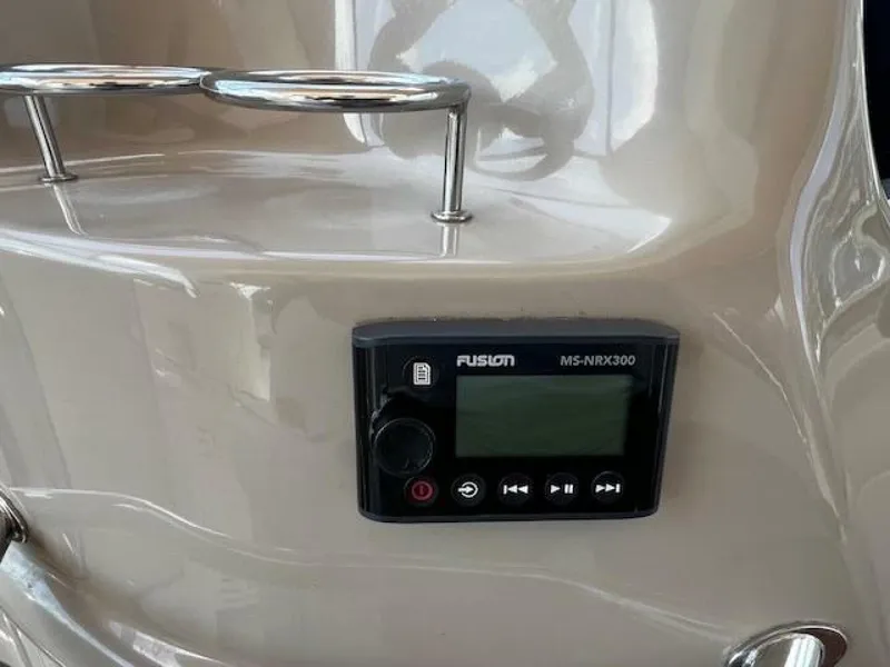 Slide: The Image of 410 Fusion remote - 5542283