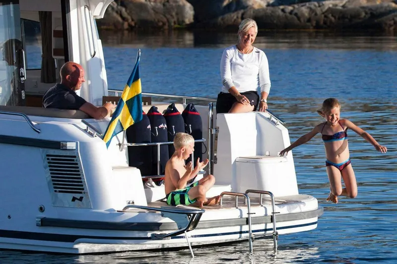 Slide: The Image of Nimbus 305 Coupe 2025 - 5552474