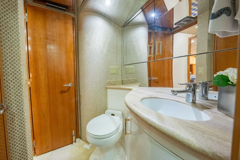 Slide: The Image of Hatteras 50 Convertible 2001 - 5545389