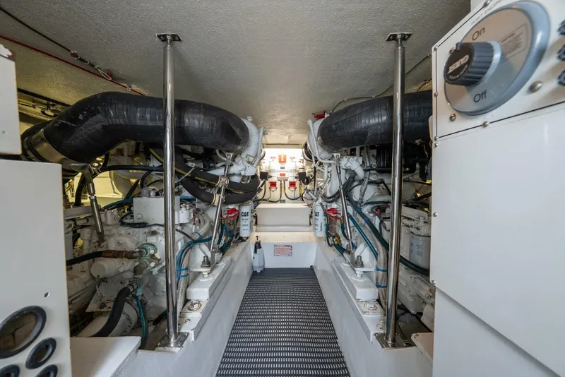 Slide: The Image of Hatteras 50 Convertible 2001 - 5545395