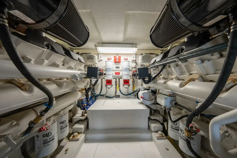 Slide: The Image of Hatteras 50 Convertible 2001 - 5545400