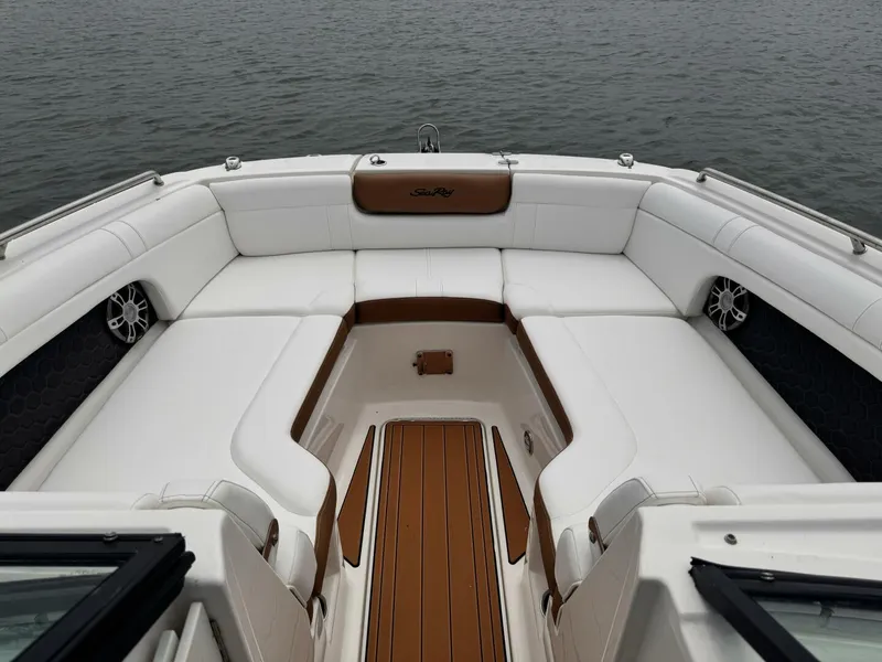Slide: The Image of Sea Ray 270 Outboard 2024 - 5545778