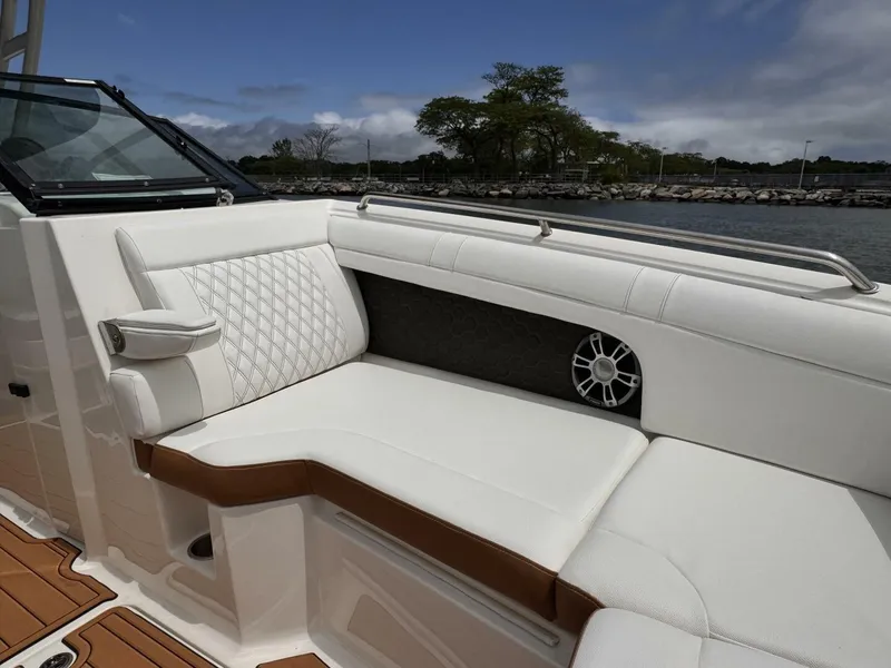 Slide: The Image of Sea Ray 270 Outboard 2024 - 5545779