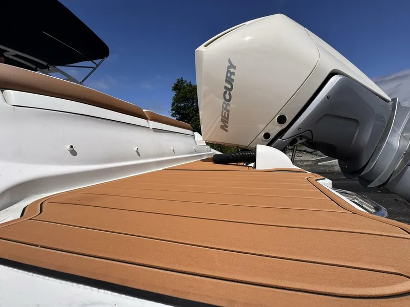 Slide: The Image of Sea Ray 270 Outboard 2024 - 5545772