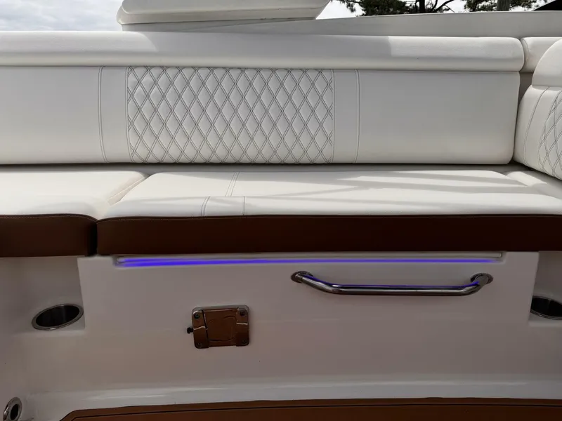 Slide: The Image of Sea Ray 270 Outboard 2024 - 5545784