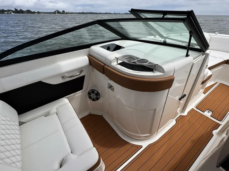 Slide: The Image of Sea Ray 270 Outboard 2024 - 5545783