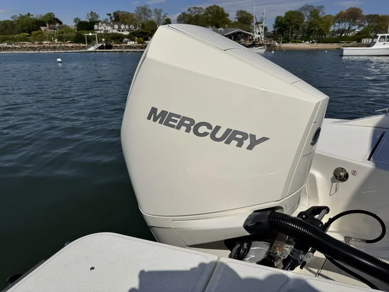 Slide: The Image of Boston Whaler 220 Dauntless 2022 - 5545837
