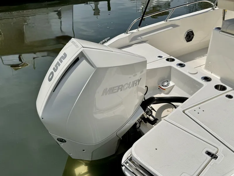 Slide: The Image of Boston Whaler 220 Dauntless 2022 - 5545839