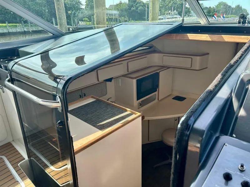 Slide: The Image of Sea Ray 400 Express Cruiser 1992 - 5545910