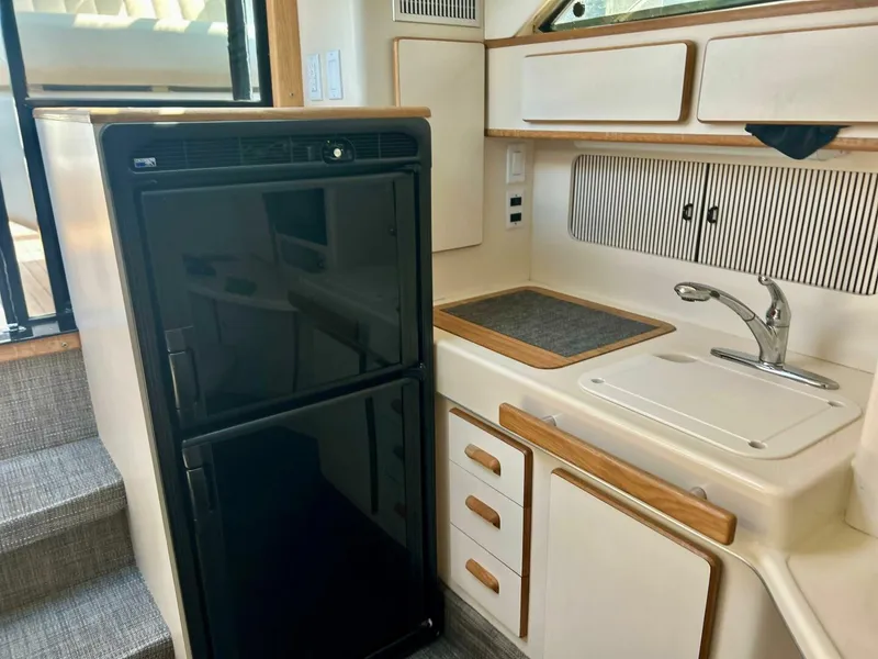 Slide: The Image of Sea Ray 400 Express Cruiser 1992 - 5545906