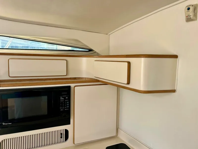 Slide: The Image of Sea Ray 400 Express Cruiser 1992 - 5545894