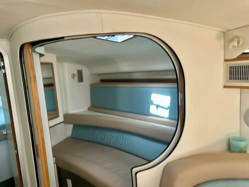 Slide: The Image of Sea Ray 400 Express Cruiser 1992 - 5545888