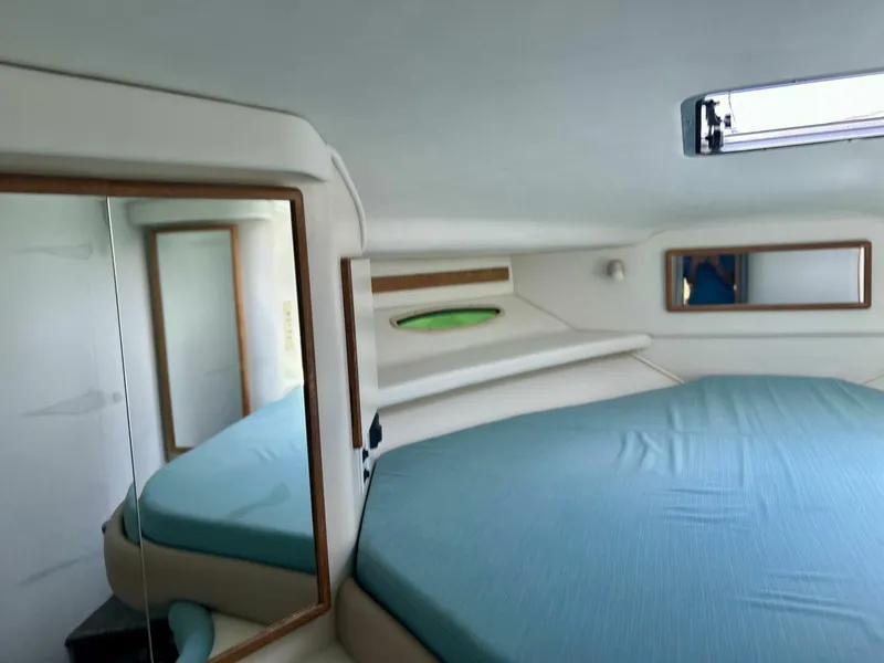 Slide: The Image of Sea Ray 400 Express Cruiser 1992 - 5545889