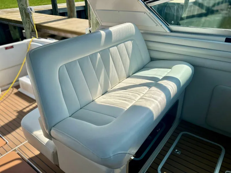 Slide: The Image of Sea Ray 400 Express Cruiser 1992 - 5545901