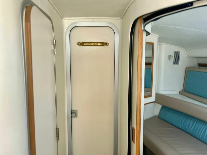 Slide: The Image of Sea Ray 400 Express Cruiser 1992 - 5545893