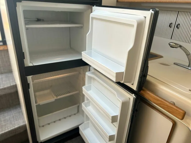 Slide: The Image of Sea Ray 400 Express Cruiser 1992 - 5545907