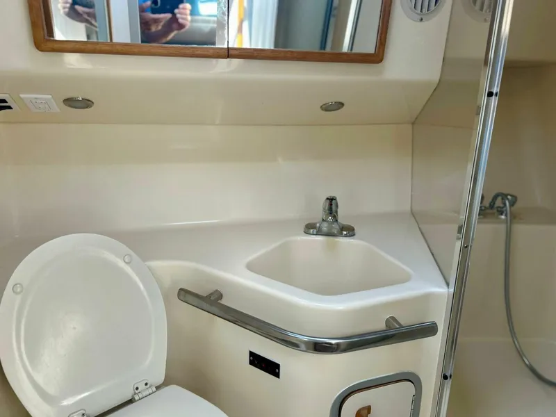 Slide: The Image of Sea Ray 400 Express Cruiser 1992 - 5545891